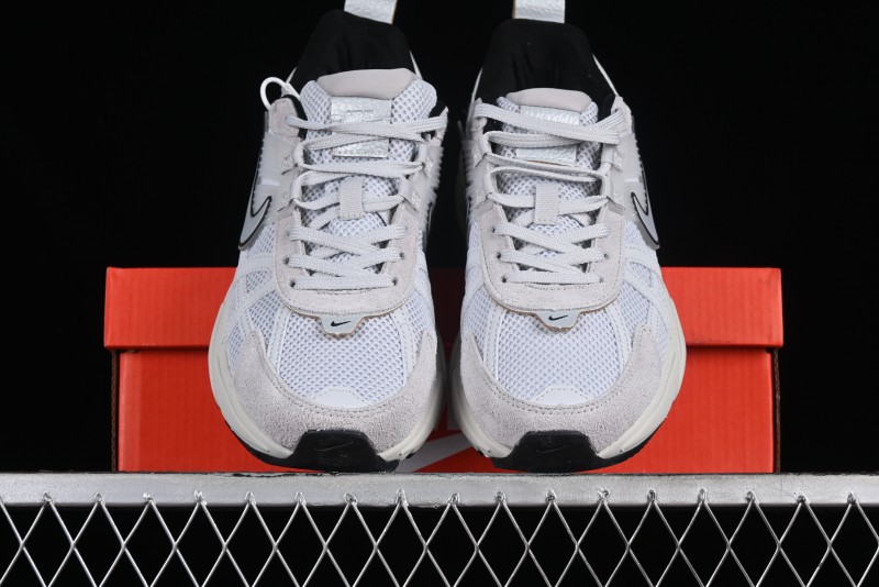 Nike Runtekk V2K Retro Low-Top Running Shoes with Cushlon Midsole and Distressed Effect - FN6703-002
