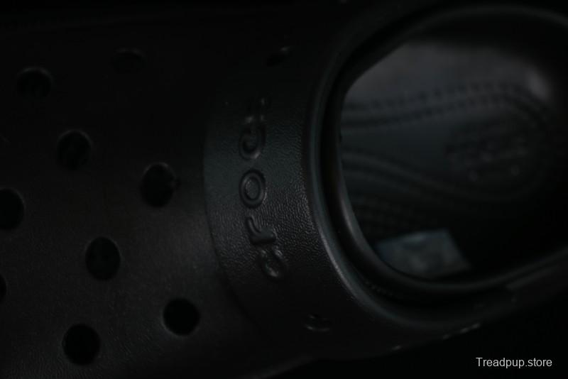 Crocs Classic Clog Retro Beach Sandals with Adjustable Heel Strap and Thick Sole - B.D4