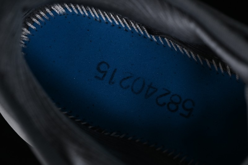 Asics Gel-Kayano 31 Running Shoes with Enhanced Cushioning and Breathable Design - 1011B867-020