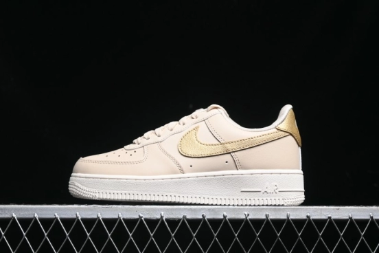 Nike Air Force 1 '07 Low Top Sneakers with Full-Grain Leather and Air Cushion - DQ7569-102