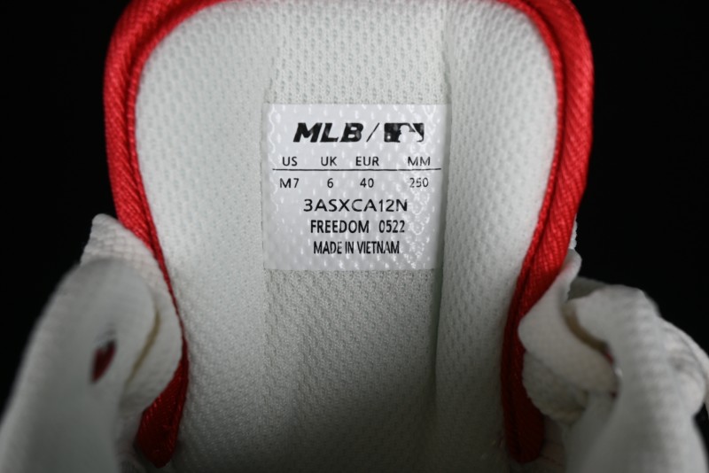 MLB Chunky Liner Basic New York Yankees Thick Sole Casual Sneakers with 6cm Height Increase - 3ASXCA12N43RDS