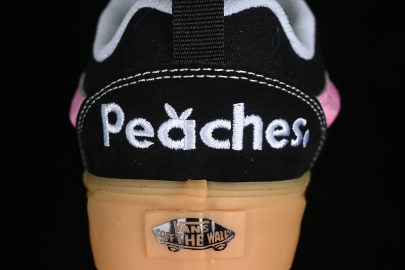 Vans Classics Knu Skool Vulcanized Skate Shoes in Black & Pink - VN0014QC0BV