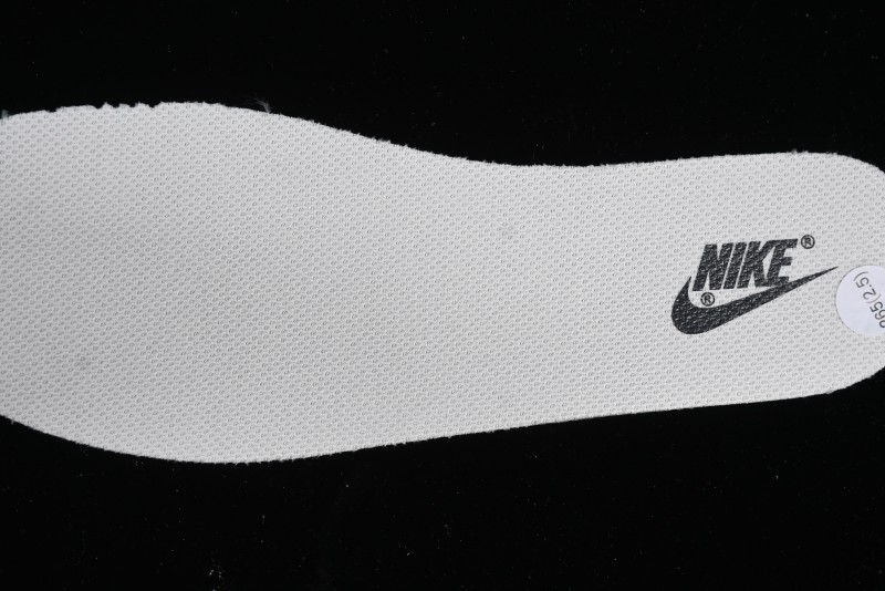 Nike SB Dunk Low Collaboration Three Swooshes Beige Black Color Low Top Casual Skateboarding Shoes - NK5639-321