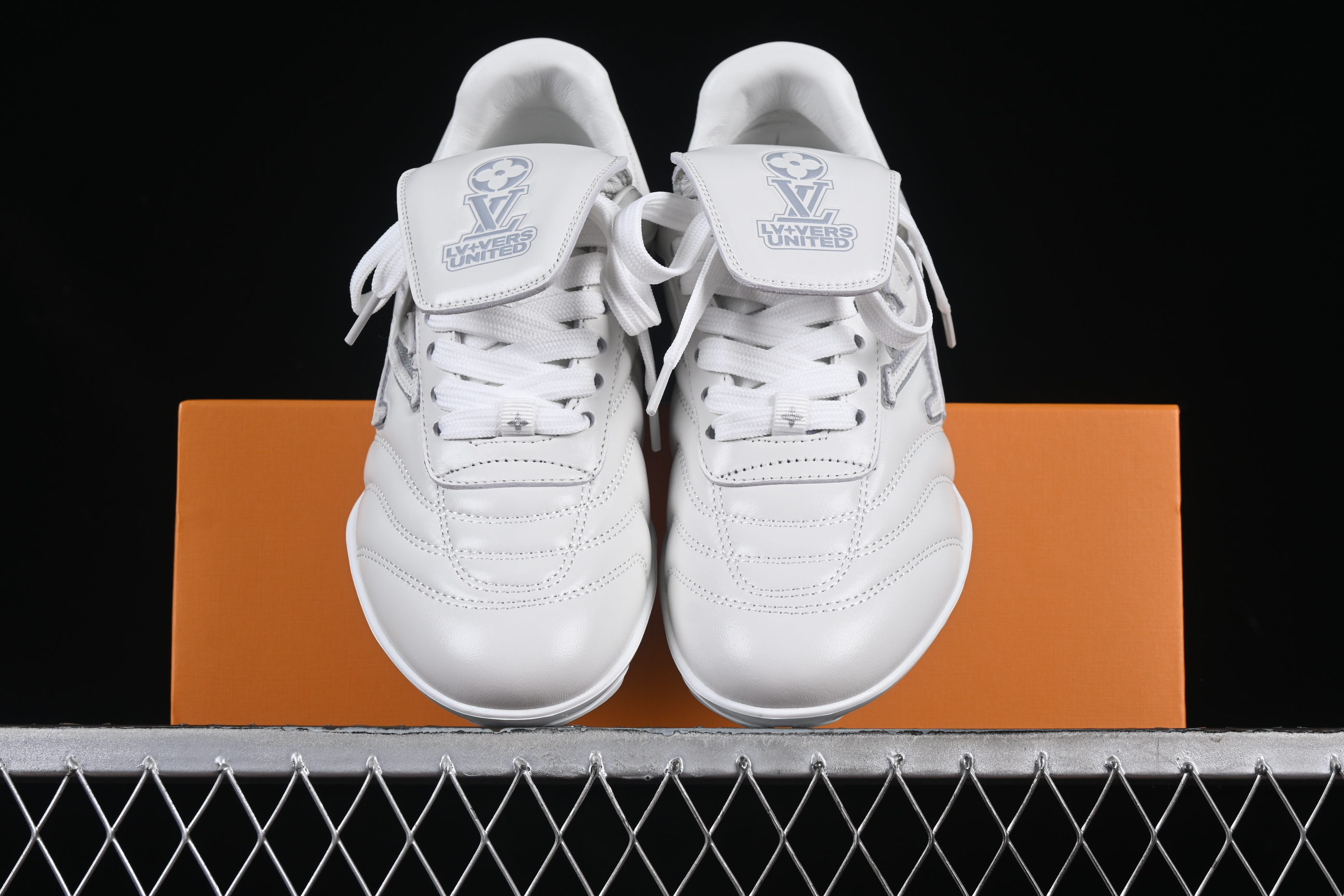 Louis Vuitton Footprint Soccer Low-Top Lifestyle Sneakers White - AJF6