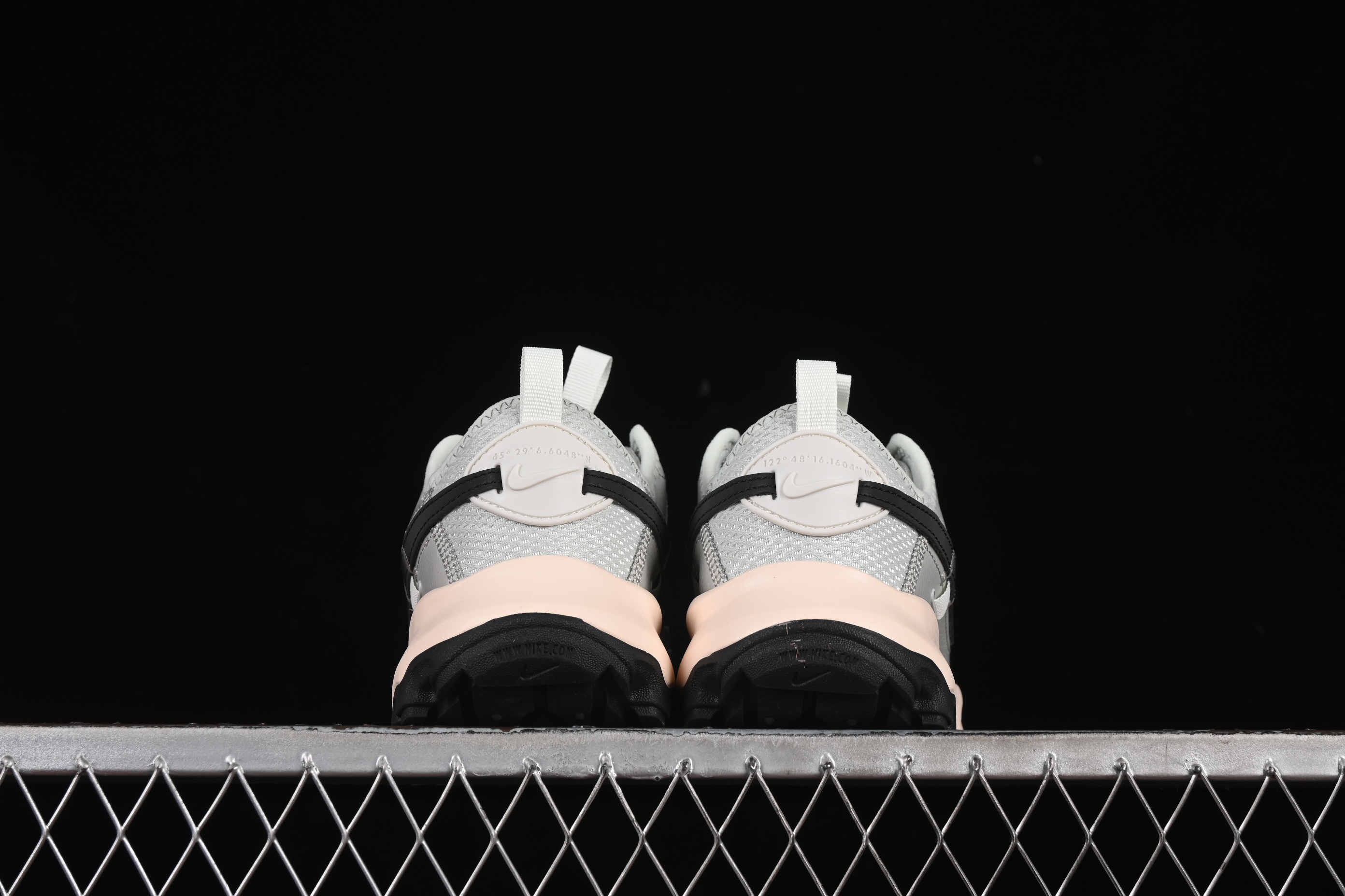 Nike TC 7900 Retro Chunky Sneakers with Reflective Swoosh and Cushioned Sole - DD9682-004