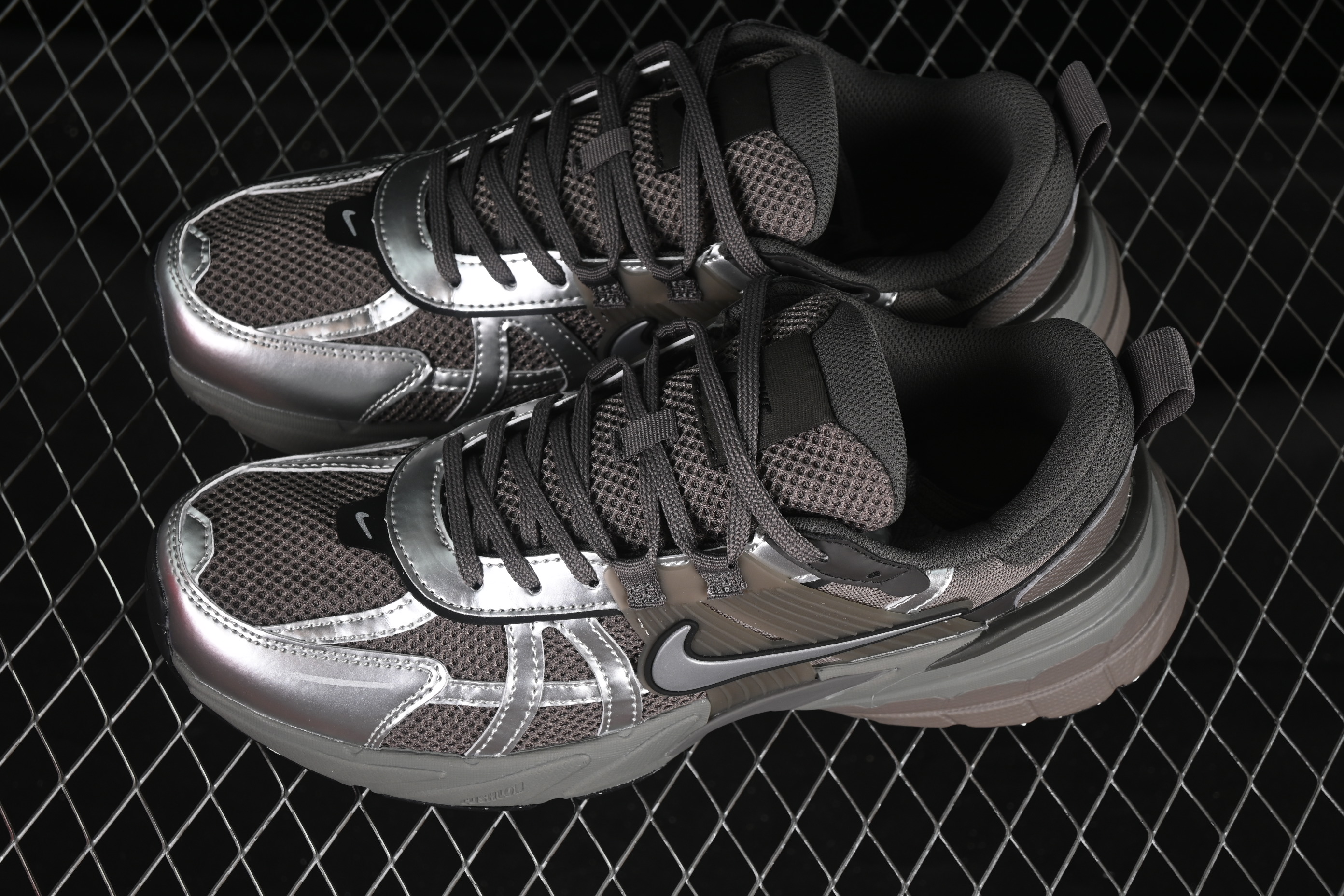 Nike V2K Run Cushioned Anti-Slip Retro Low-Top Running Shoes - HQ1678-200
