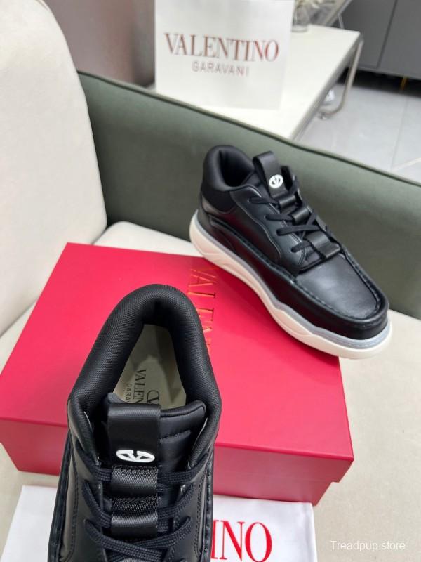 2025 Unisex Valentino Black Leather Sneakers LY00390