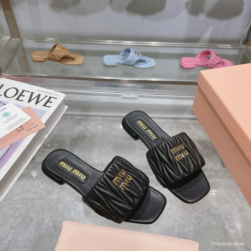 2025 Miumiu Black Leather Slippers KFY00240