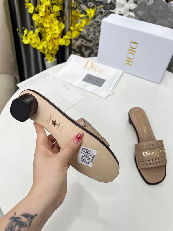 2025 Women Dior Beige Leather Slippers LY00250