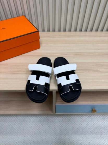 2025 Slippers Hermès White Black Leather Slippers