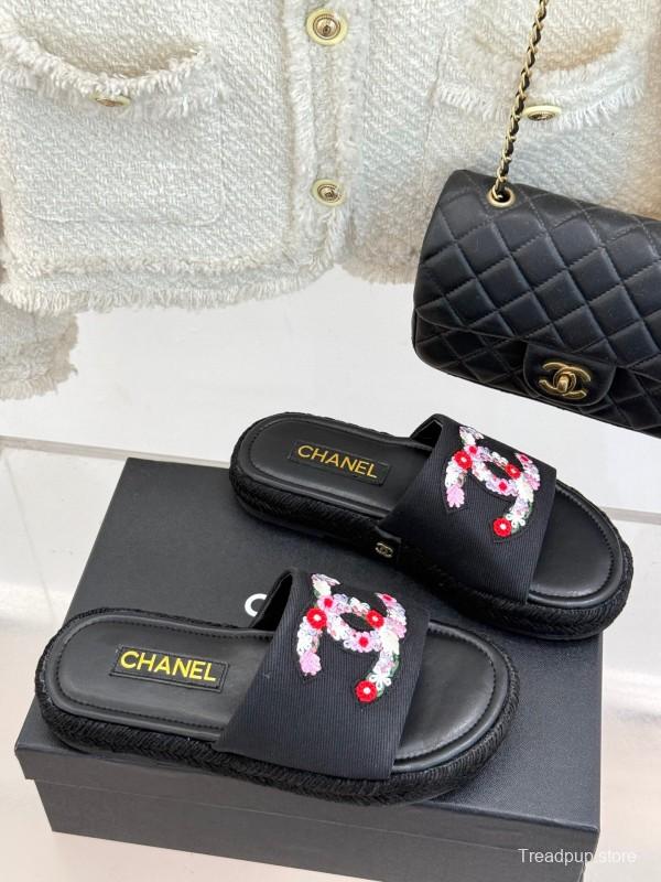 2025 Slippers Chanel Black Embroidered Fabric Slippers