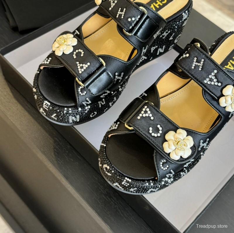 2025 Women Chanel Black PEARL Leather Slippers LY00330