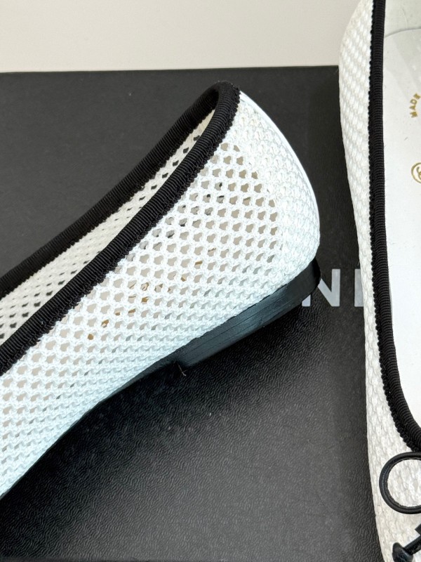 2025 Women Chanel White Black Leather Mesh Ballet Flats KFY00260