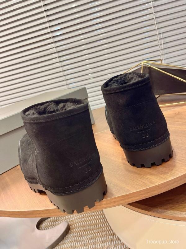 Balenciaga Oversized High Heel Snow Boots with Chunky Design - AS00500