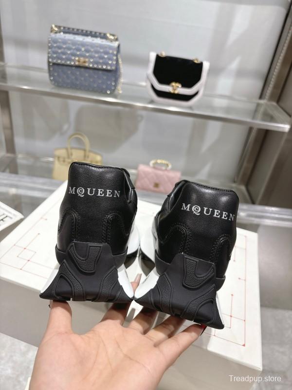 Alexander McQueen Sprint Unisex Sneakers with Seal Logo - LY00